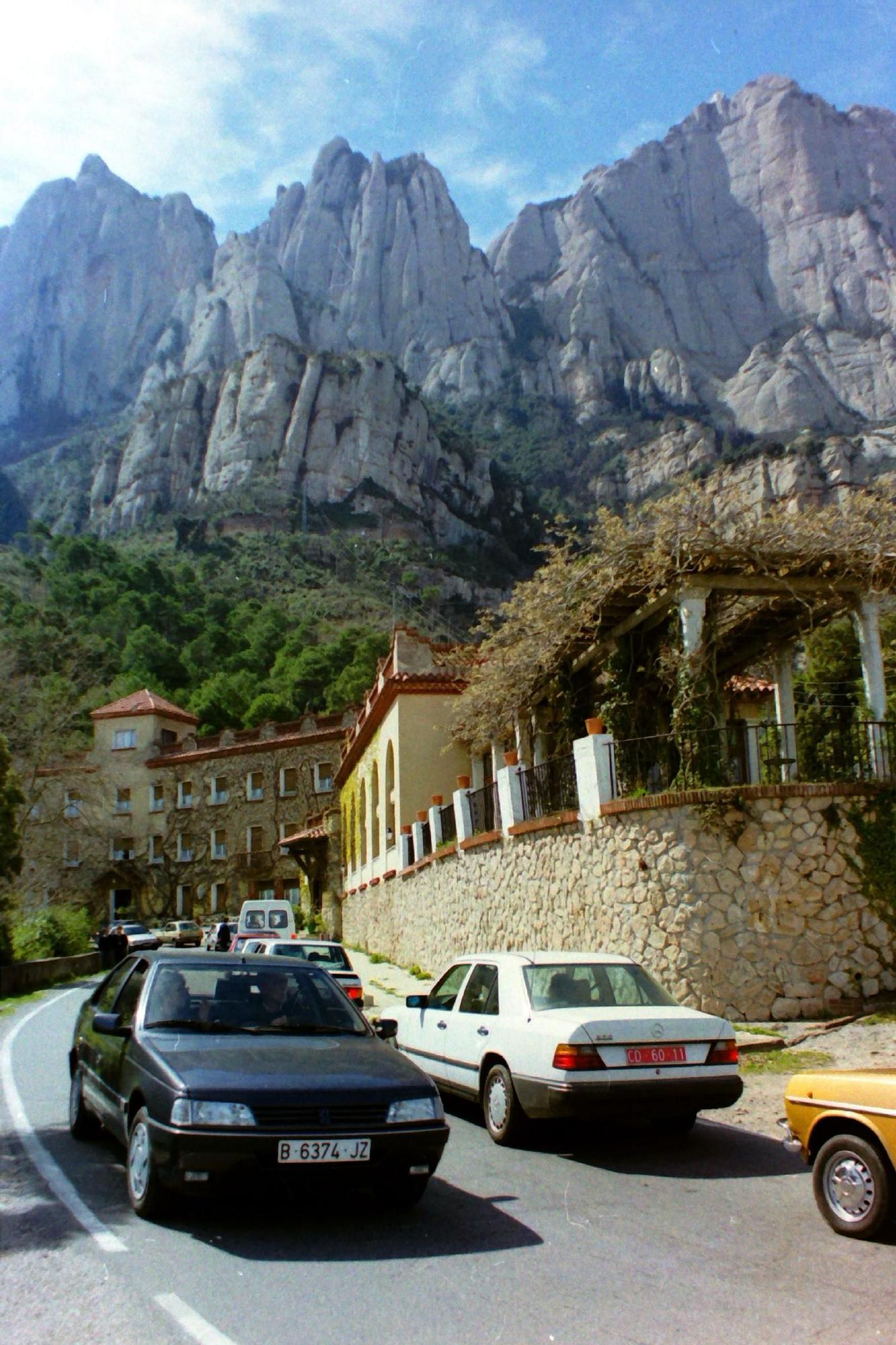 Enderroc de l'antic hotel de la colònia Puig de Montserrat
