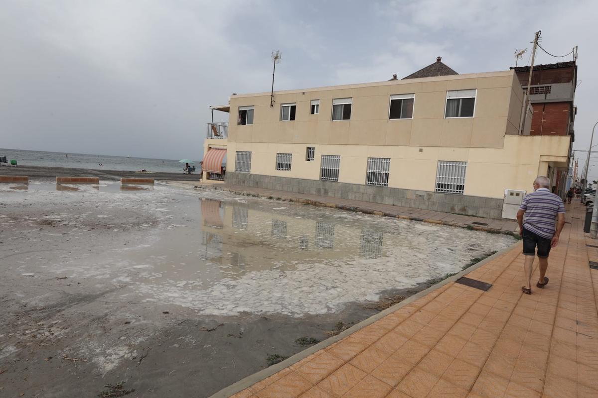 Los efectos del pequeño "tsunami" en Santa Pola