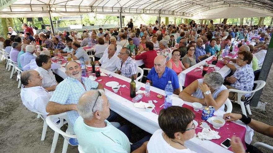 Celebración de los mayores de Vila de Cruces en la parroquia de Gres. // Bernabé/Javier Lalín