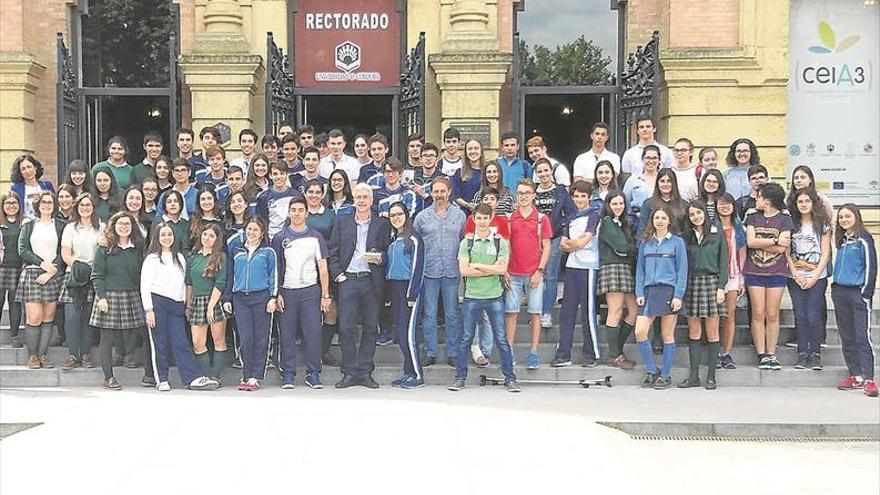 ‘Lee ciencia, abre tu mente’ reúne a cerca de un centenar de estudiantes