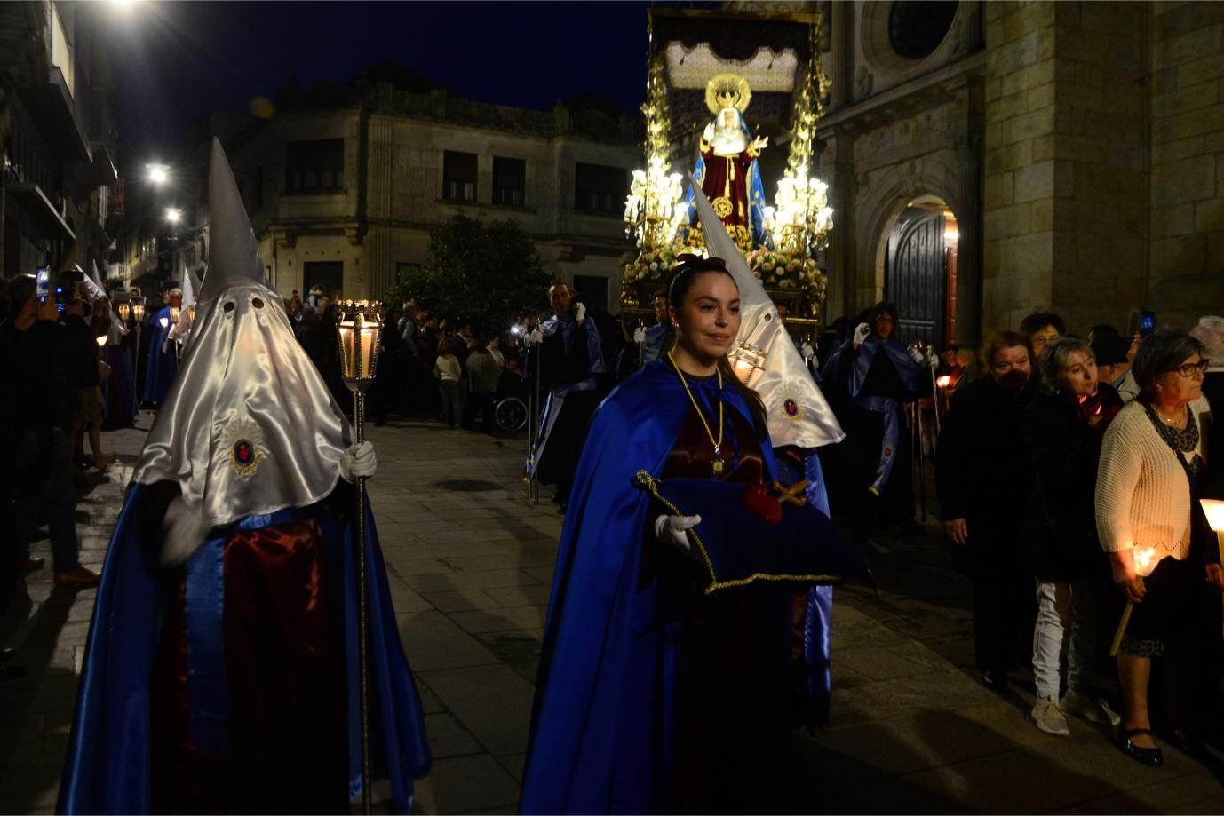 Cangas sintió el calor de la Virgen de los Dolores