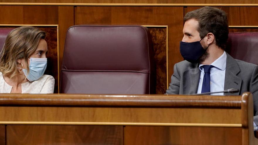 Pablo Casado y Cuca Gamarra, en el Congreso.