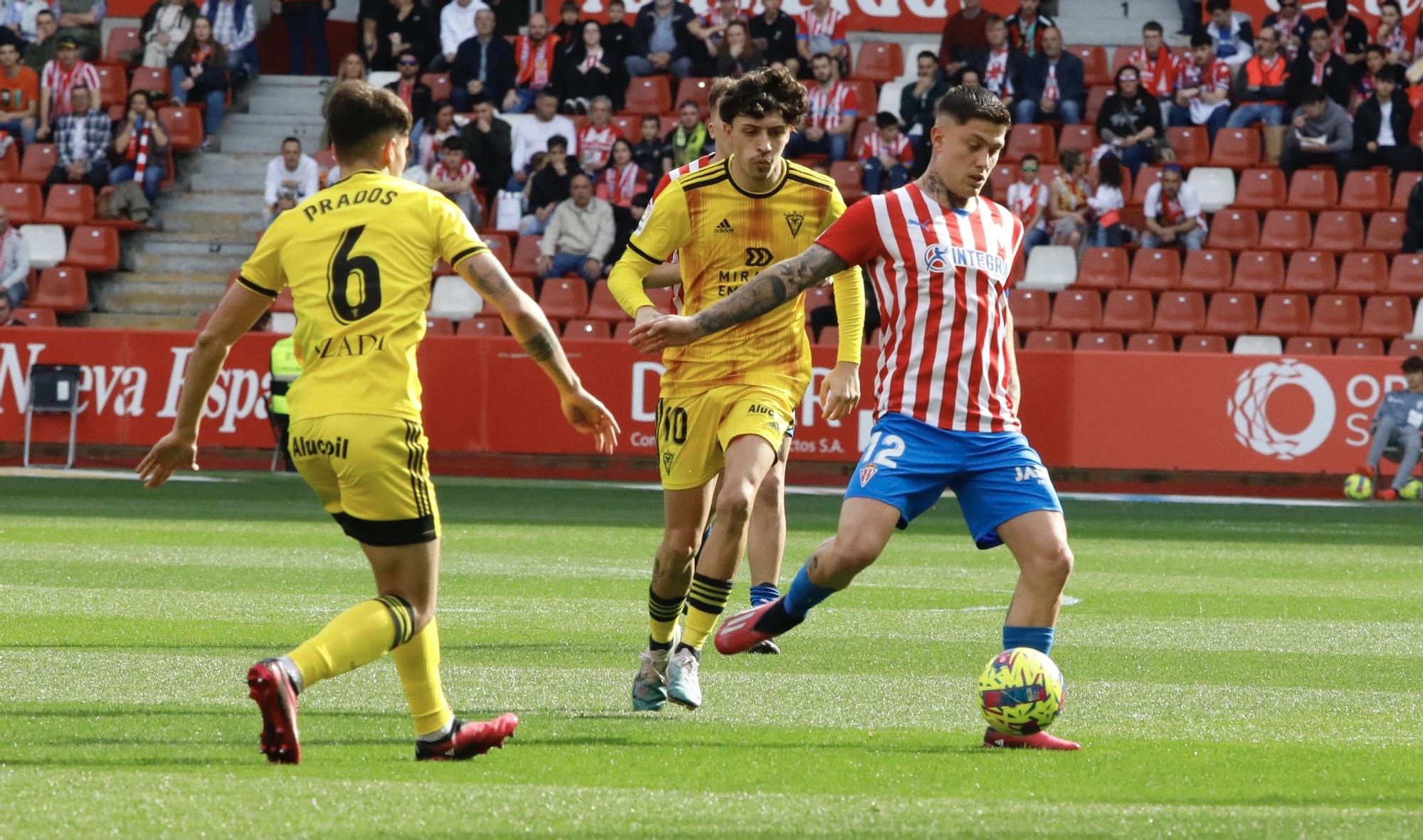 En imágenes: Así fue el partido entre Sporting y Mirandés en El Molinón