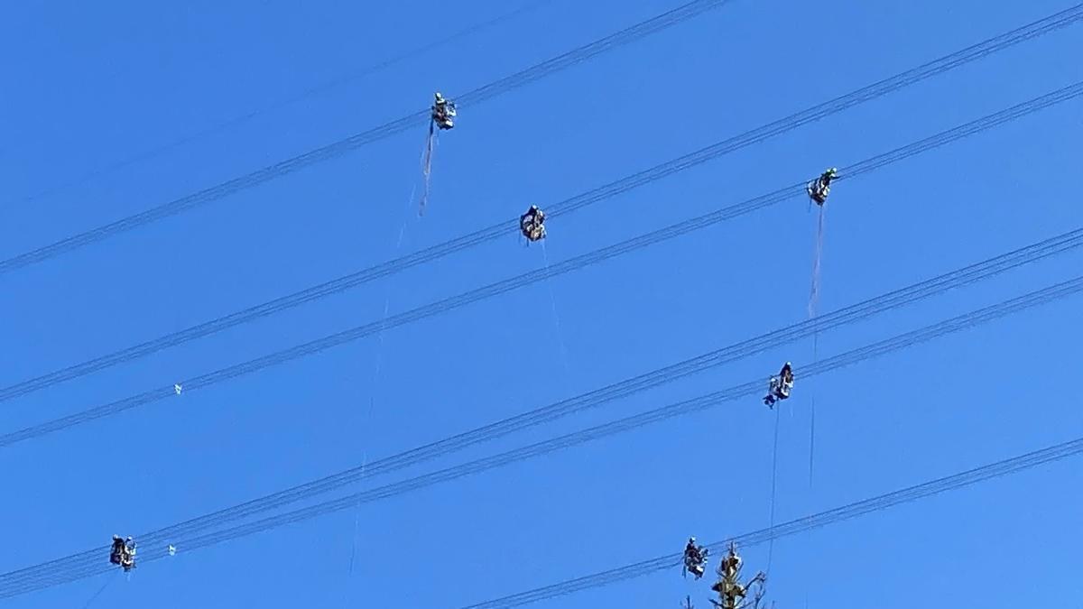 Obras de construcción de la interconexión eléctrica entre Galicia y el norte de Portugal.