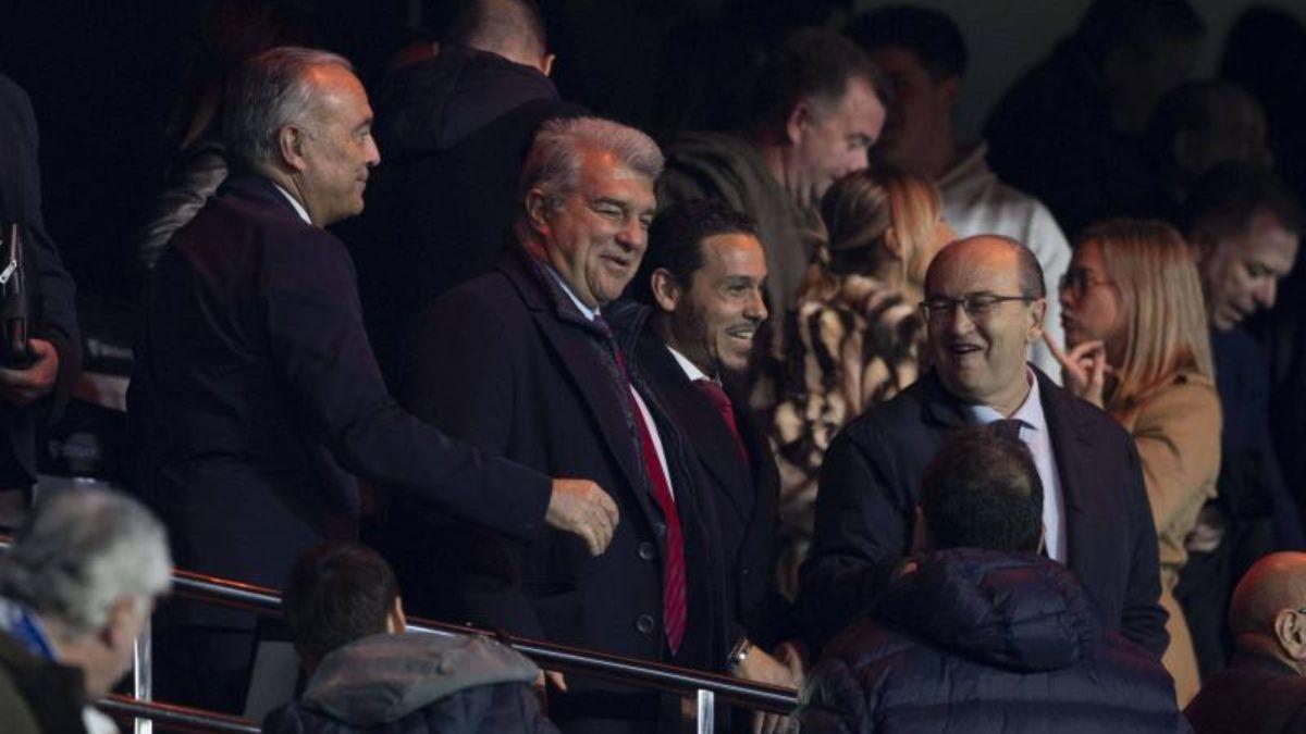 Alexis Sánchez se ejercita con sus compañeros del Sevilla FC por primera vez