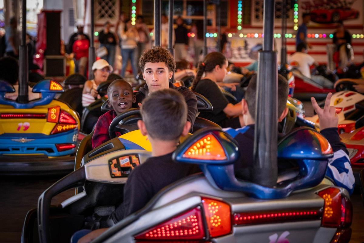Visita del alcalde a la feria de atracciones del Carnaval