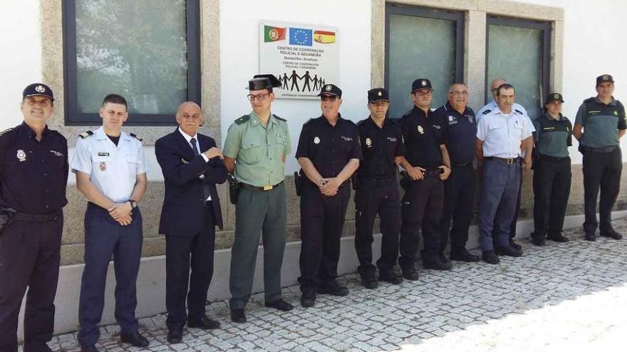 Jerónimo García (tercero izquierda) con los agentes de Alcañices.