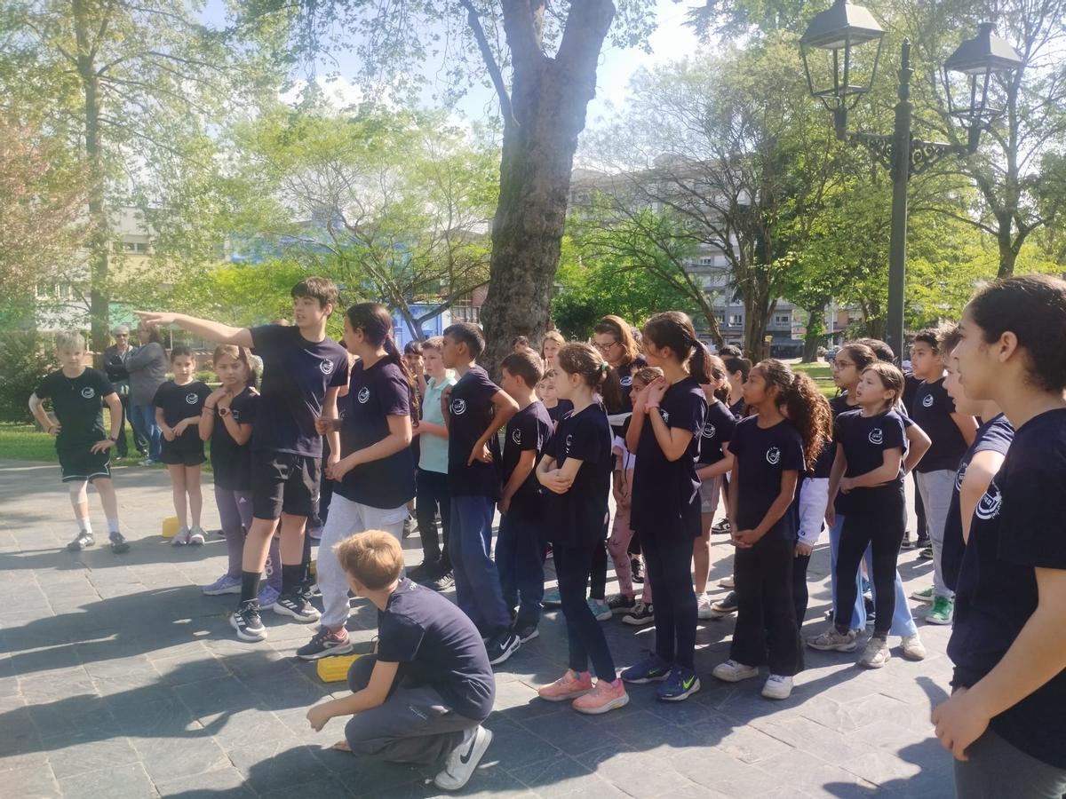 Así fue la jornada de Educación Física en la Calle del colegio Bernardo Gurdiel de Grado