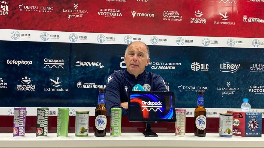 Cisqui en sala de prensa previa al partido.