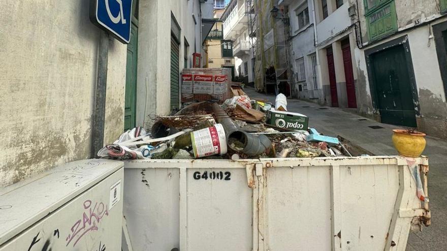 Betanzos afea a la Xunta las molestias por material apilado en el casco