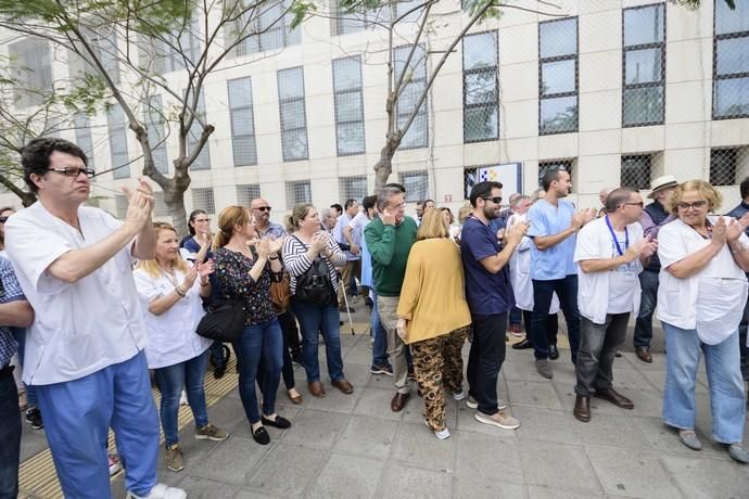 Concentración de médicos y personal sanitario como protesta por la situación del área de Urgencias.  | 25/04/2019 | Fotógrafo: Tony Hernández