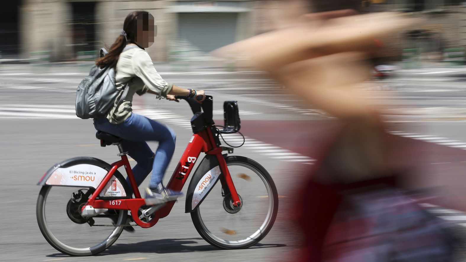 Barcelona prueba un aparcamiento inteligente para bicicletas • ESMARTCITY