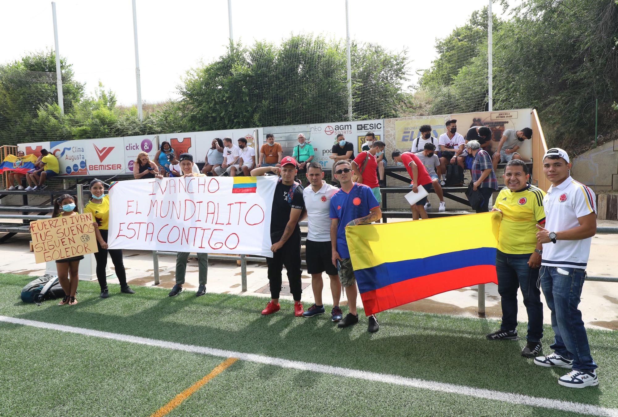 Mundialito de la Integración en el campo del Santo Domingo Juventud