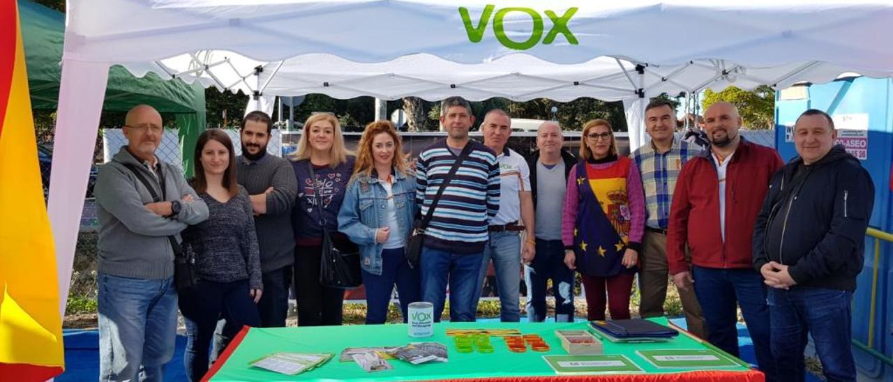 Ana Vega y Mario Ortolá, segunda y tercero por la izquierda.