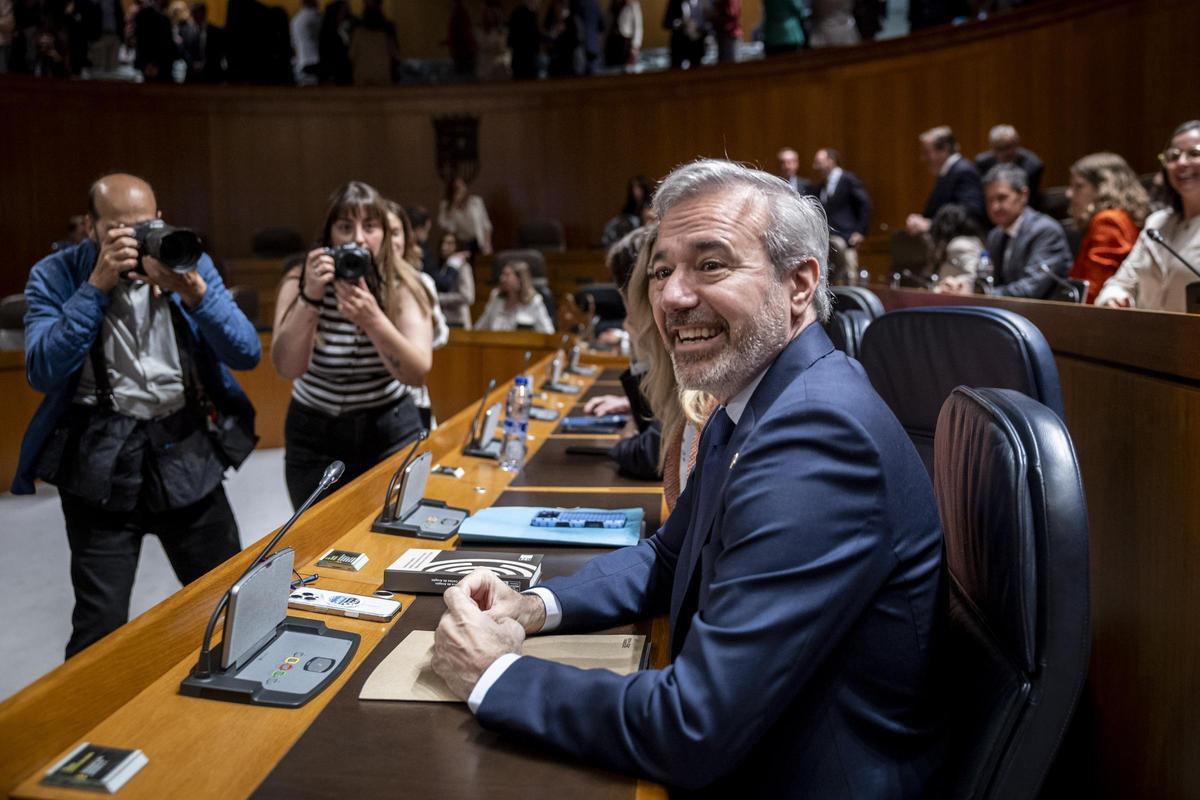 Azcón, en la primera sesión del debate de investidura.