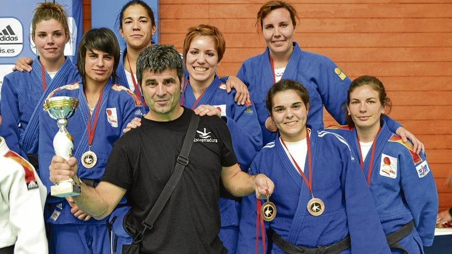 Tres bronces y un ascenso para el Stabia de Mérida