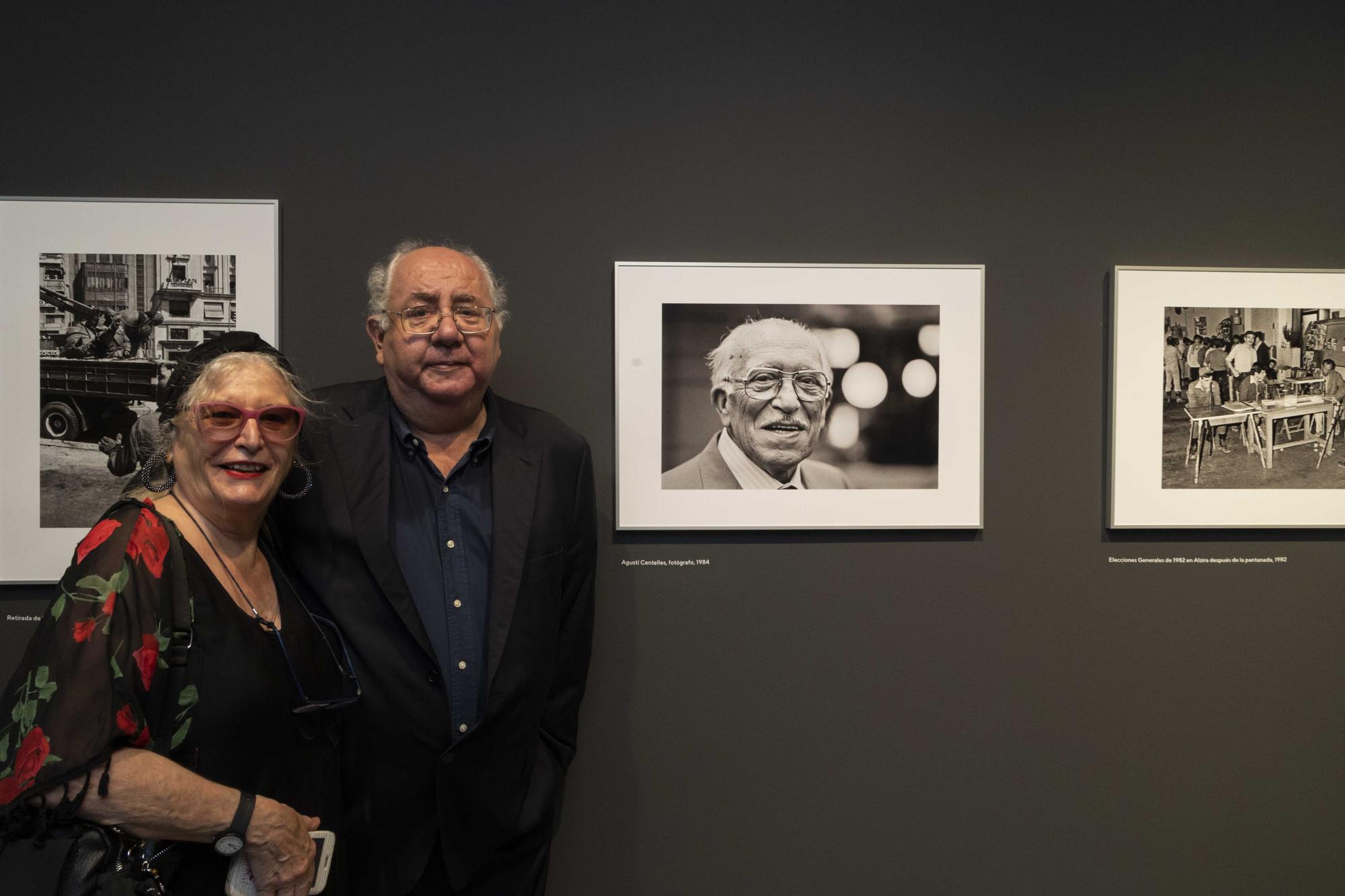 Llenazo en la inauguración de "Miradas" de José Aleixandre