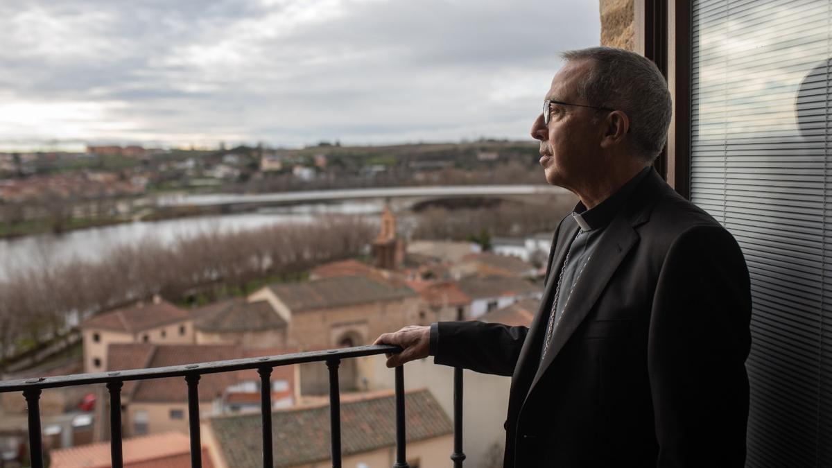 Fernando Valera, obispo de Zamora: "Sería soberbio cambiar las cosas sin antes patear la diócesis"
