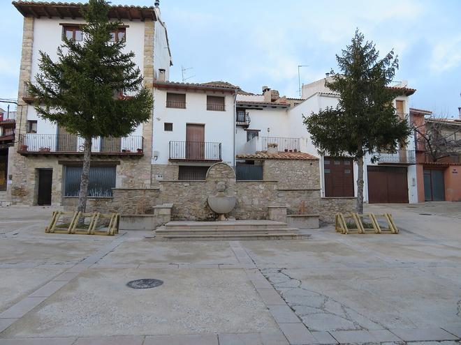 Fuente de la Plaza de la Iglesia, en Castell de Cabres.