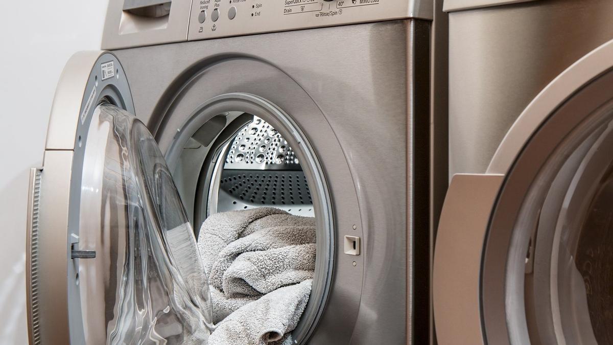 Qué meter en la lavadora | ¿Meter cortinas y almohadas en la lavadora? Es  posible pero deberías hacerlo así