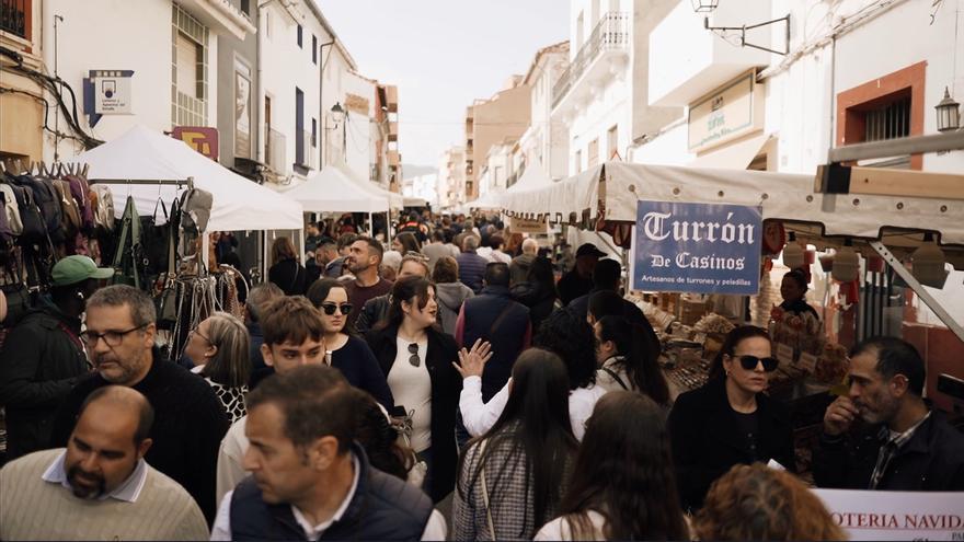 Faura enciende la Navidad con su emblemática Fira