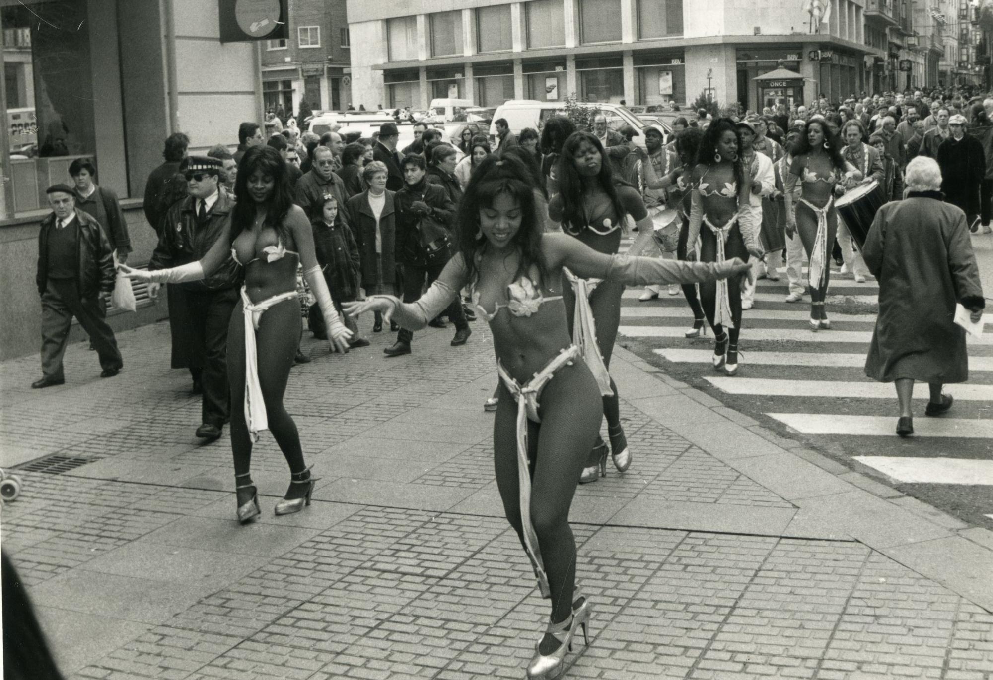 GALERÍA | Revive los carnavales de Zamora en los 90