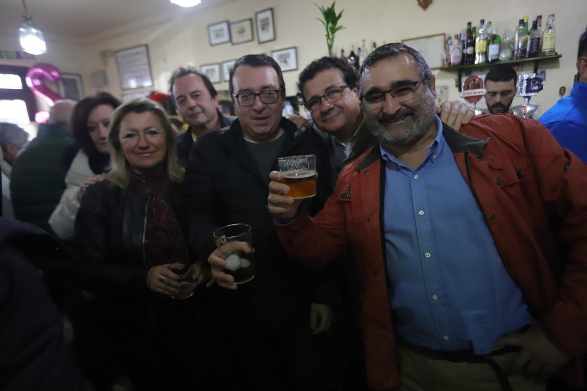 Clientes en el día del cierre de La Pilarica.