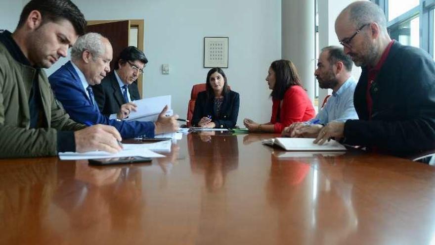 Un momento de la reunión de ayer en el Concello. // G. Núñez