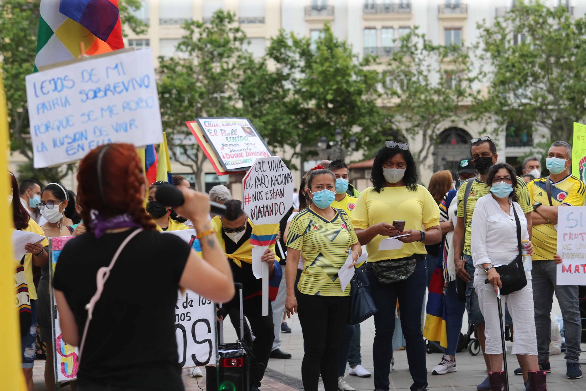 Diversos colectivos denuncian en València la "represión" de Colombia a las concentraciones por la paz