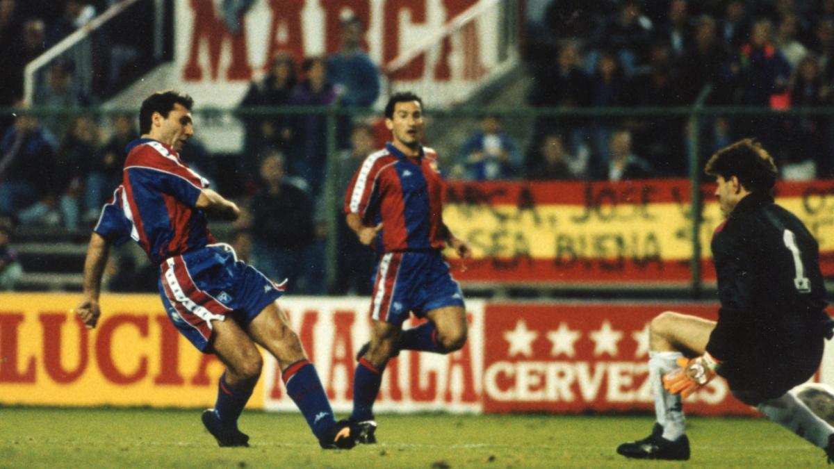 Hristo Stoichkov lucía el '8' pero jugaba de '11'
