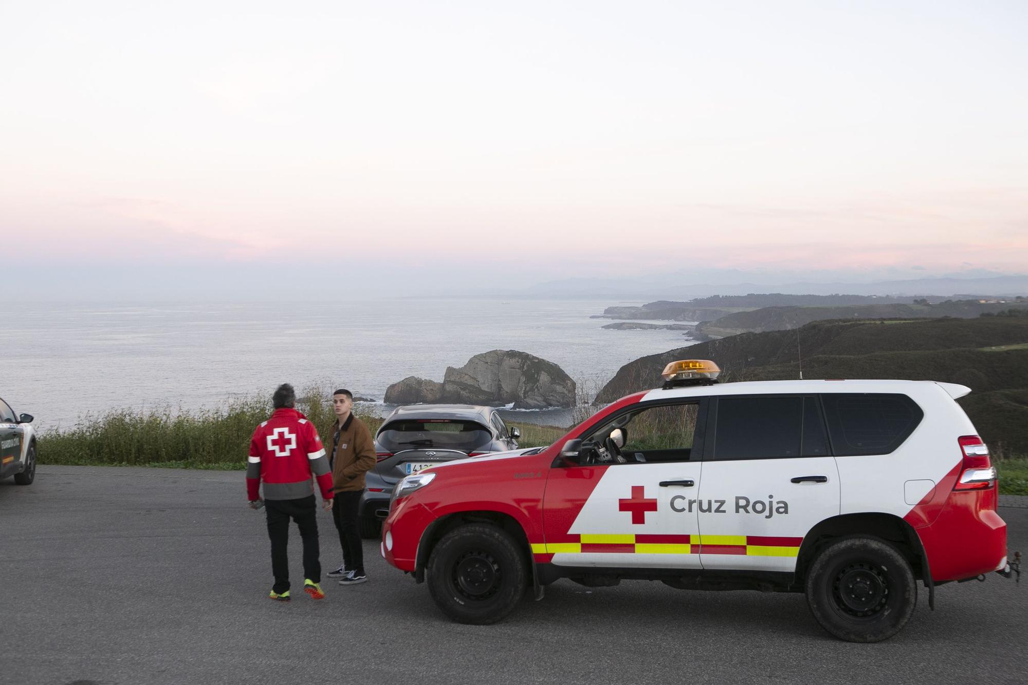 EN IMÁGENES: Operativo de búsqueda de una joven gijonesa en el entorno del cabo Peñas