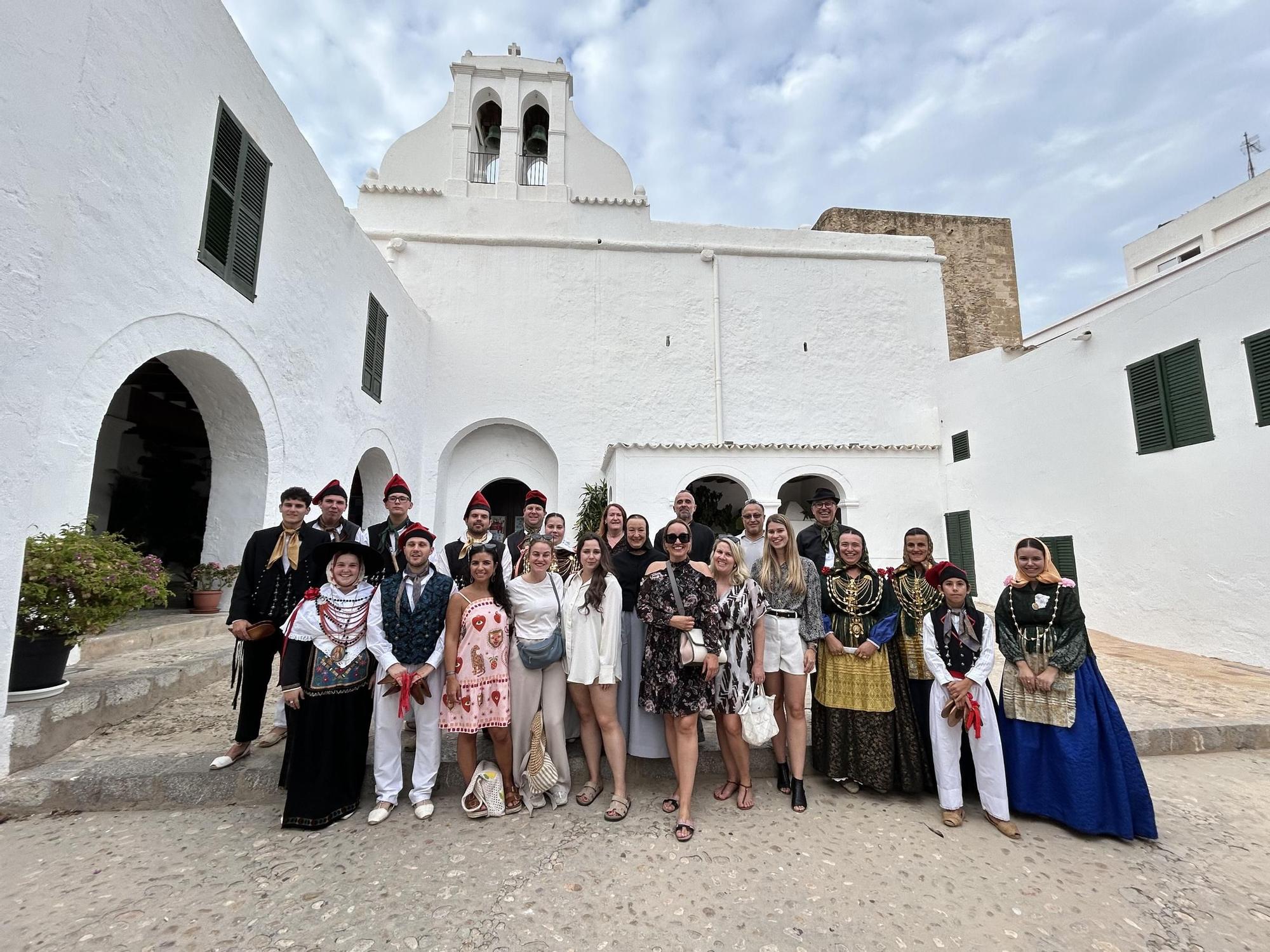 Los periodistas visitan la iglesia de Sant Antoni