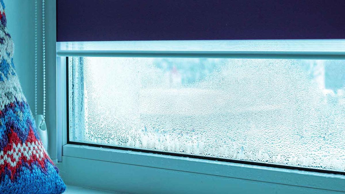El paño antihumedad de Lidl que borra la condensación de las ventanas de la cocina y el baño: adiós a la humedad del otoño