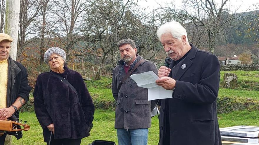 Os asistentes, trala entrega dos galardóns no Campo das Laudas. Abaixo, o estradense David Otero na súa intervención.