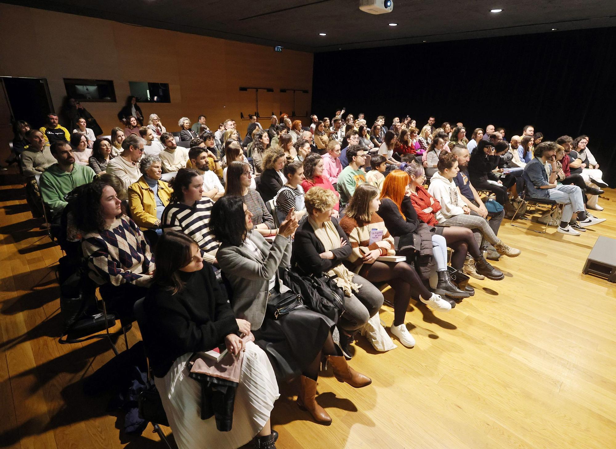 Rayden presenta su nueva novela en el Club FARO