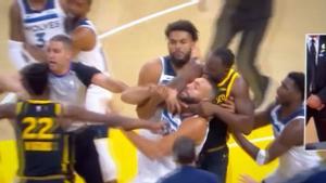 ¡Se le fue totalmente la cabeza! Draymond Green pierde los nervios y casi asfixia a Gobert