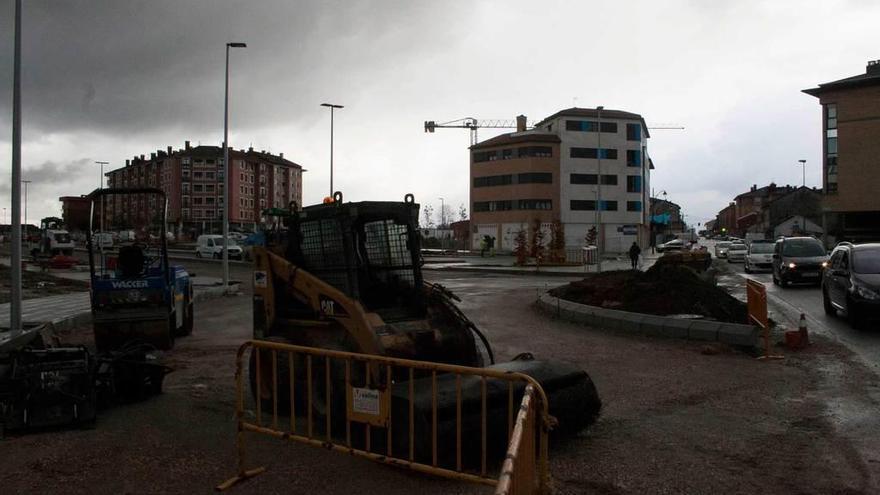 Los trabajos en el entorno de la avenida de Viella, ayer.