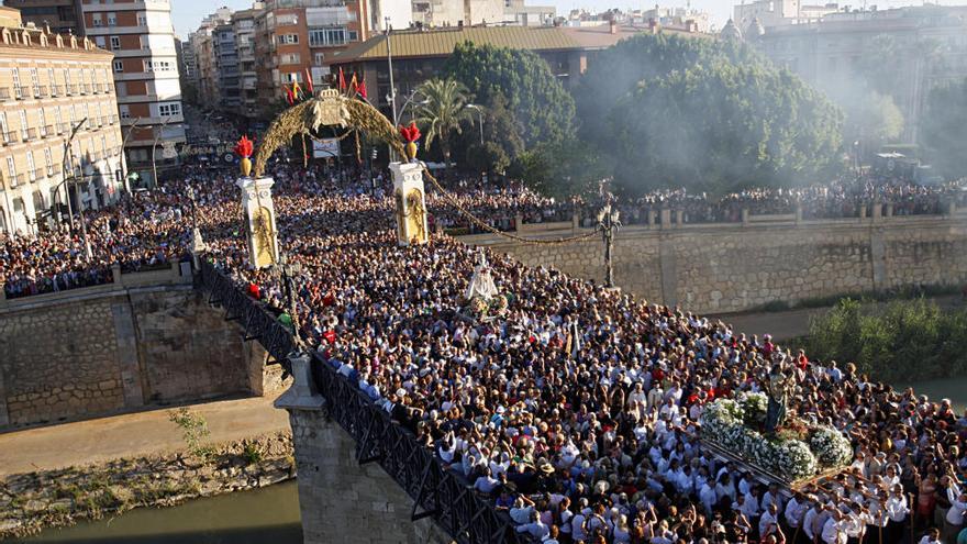 La Fuensanta estará acompañada por miles de fieles cuando cruce el Puente Viejo.