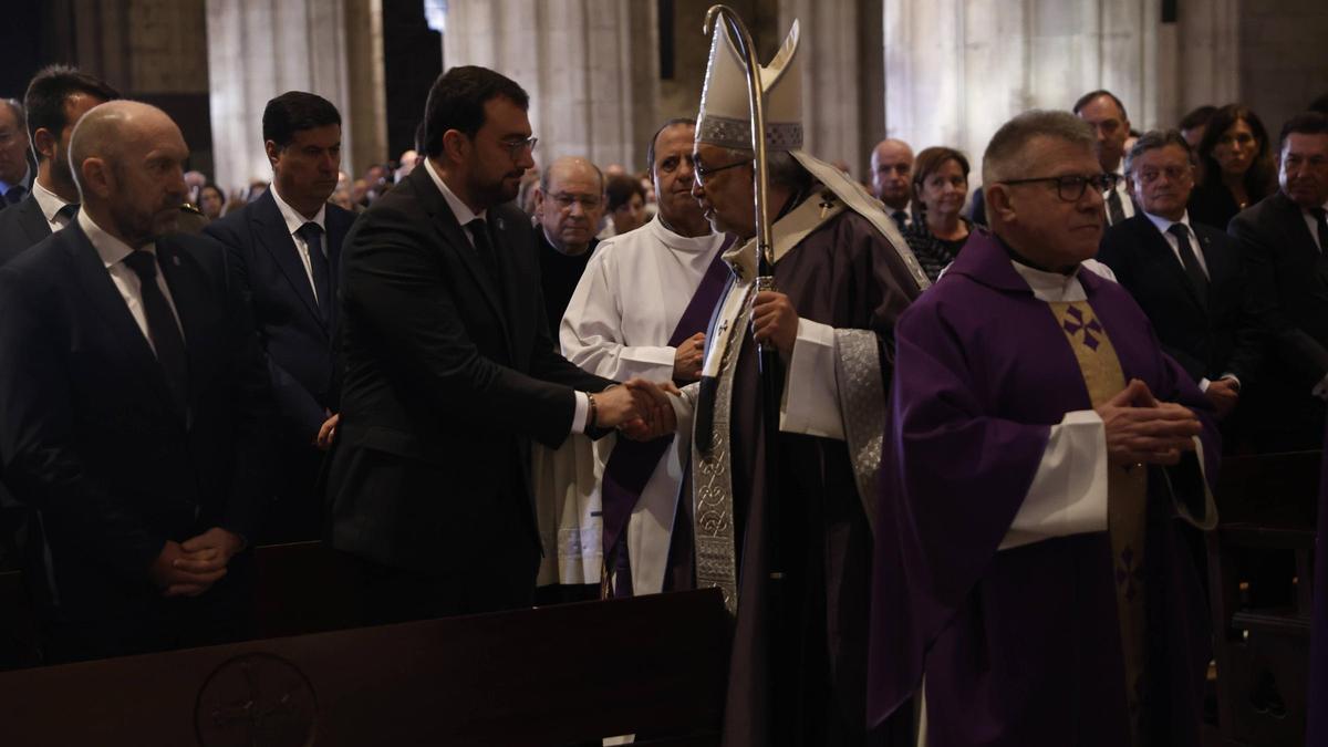 El apagón pilla a políticos y autoridades en mitad la misa funeral por el papa Francisco: un impactante fogonazo sorprendió a los presentes