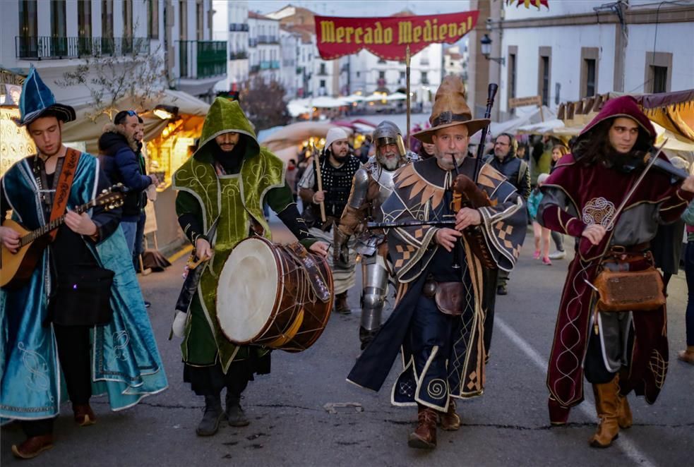 Las imágenes del arranque del Mercado Medieval de las Tres Culturas en Cáceres