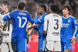 El Albacete se "avergüenza" de los insultos racistas y perseguirá a quien lanzó un plátano a Vinícius