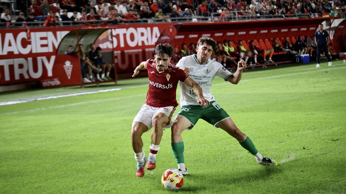 Un instante del encuentro disputado entre el Real Murcia y el Antequera en la Copa del Rey.