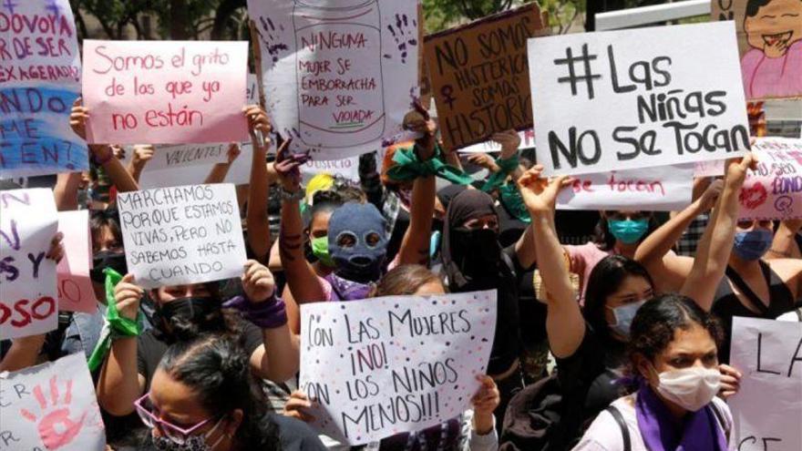 Mujeres en México protestan para exigir justicia por el abuso sexual de una niña