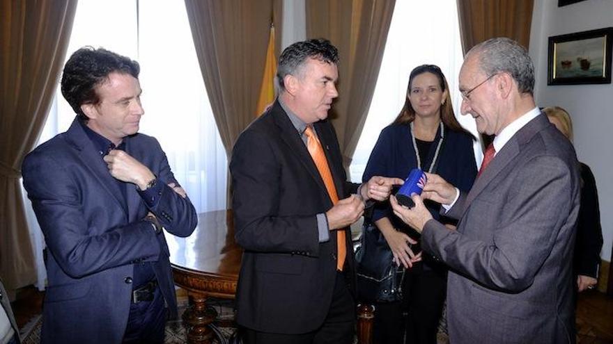 El alcalde recibe a la delegación de la Federación de los Juegos Mundiales de Trasplantados .