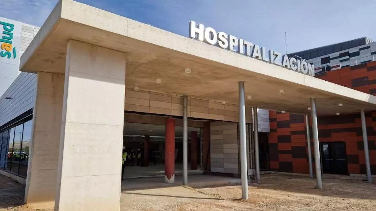 Acceso a la zona de hospitalizacion del nuevo hospital de Teruel.