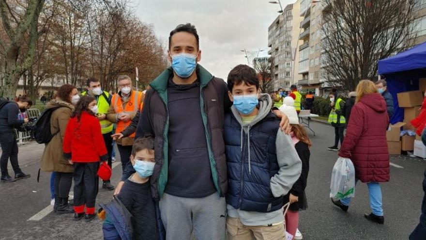 Rafa, con Jesús y Luca, tras finalizar el recorrido.  / B.M.