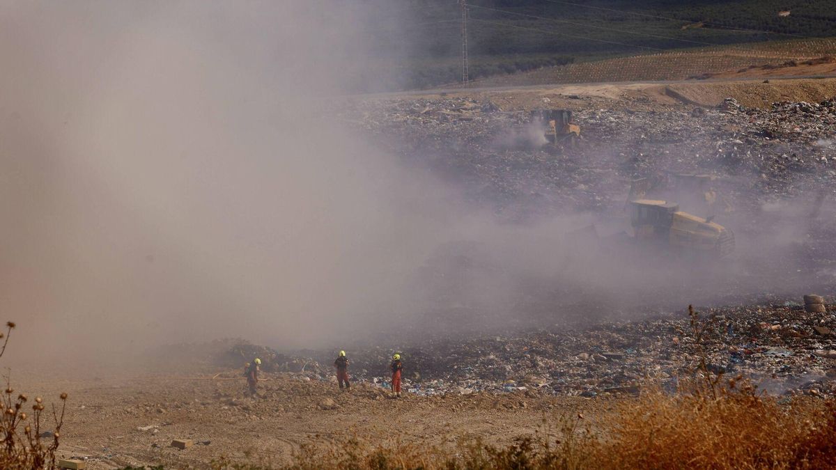 Incendio en el vertedero del Lobatón