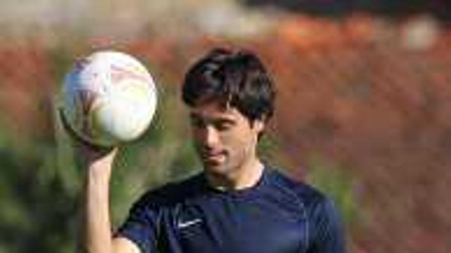 Xabi Etxeita, en Lezama antes del Athletic Club-Selección de Bizkaia.