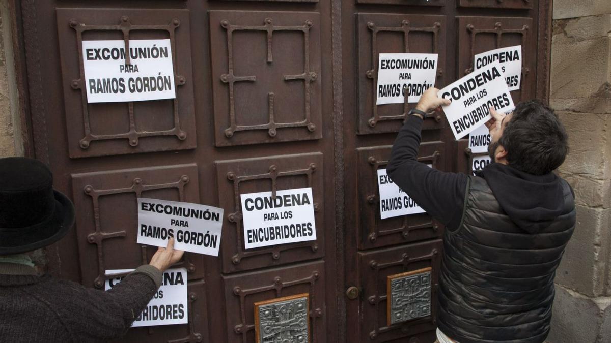 Acto de protesta en Astorga, en diciembre de 2018, para exigir condenas a pederastas y encubridores. | J. F.