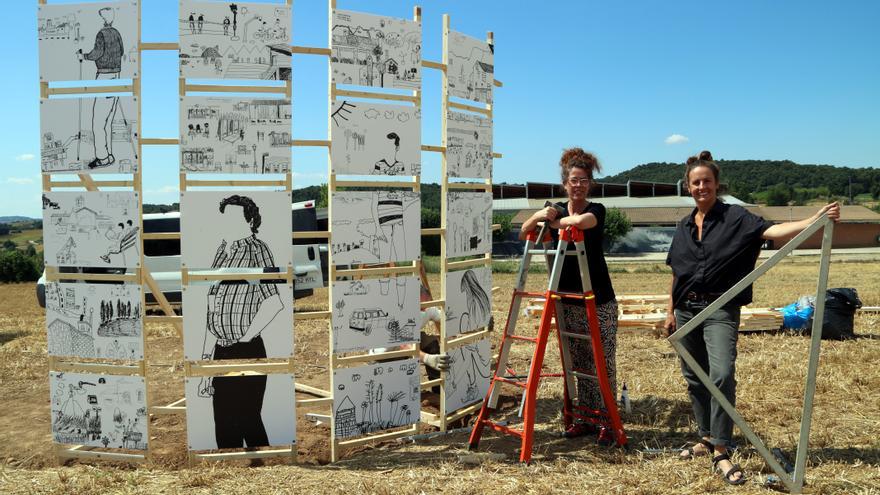 Avià instal·la una gran fita geogràfica enmig d&#039;un camp segat i feta a partir de 500 dibuixos realitzats per veïns